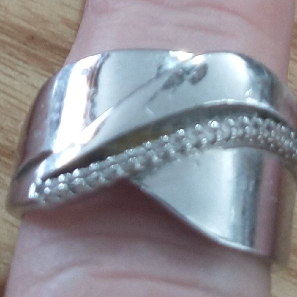 Ring - Picture 3 of 4